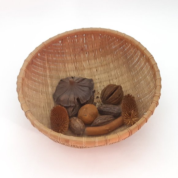 African Rattan Basket and Dried Display Objects - Picture 1 of 11